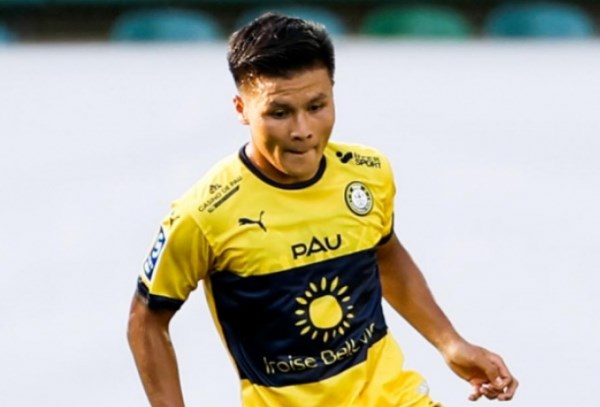 Báo Trung Quốc nói thẳng về hạn chế của Quang Hải tại Pau FC