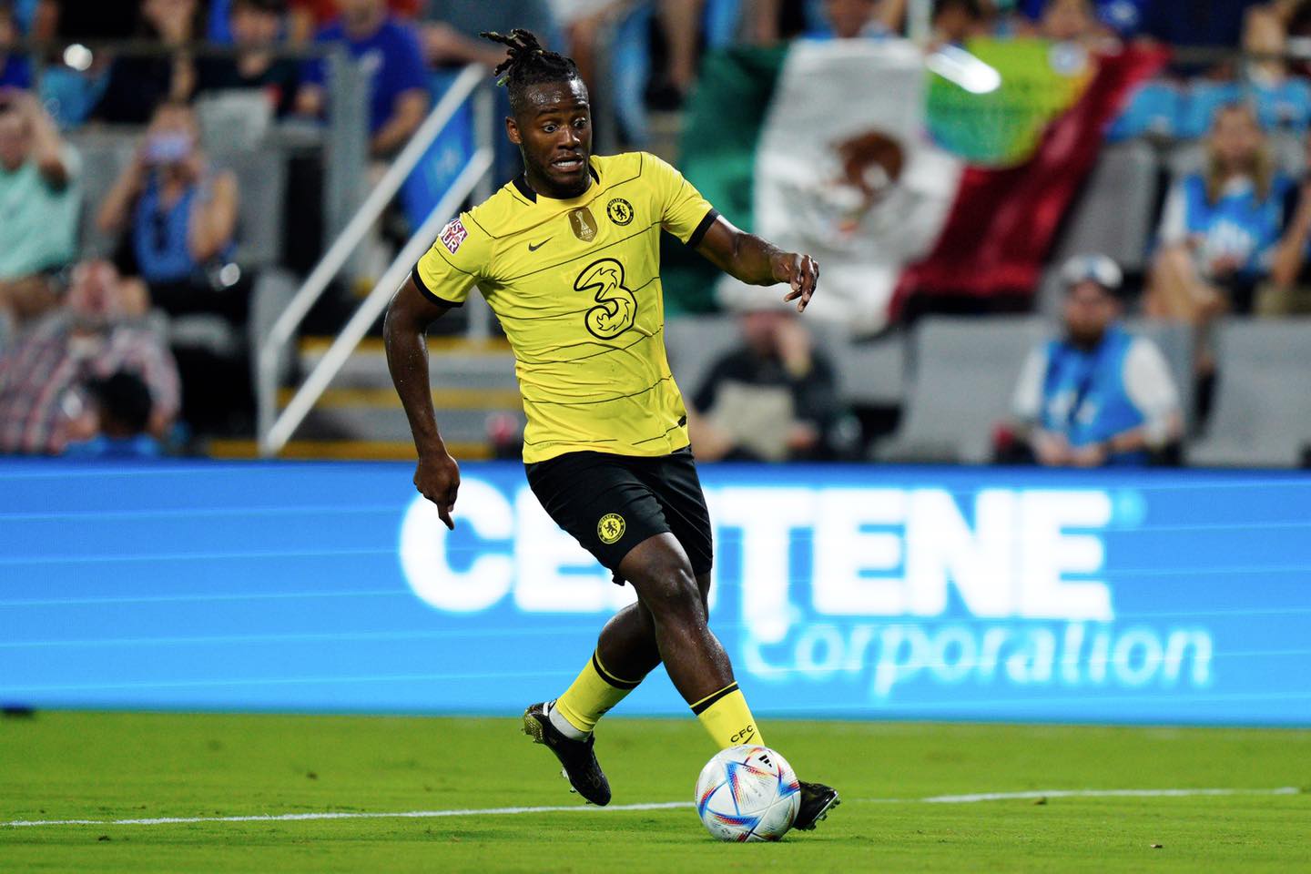 Chelsea đổ bể 1 thương vụ vào giờ chót