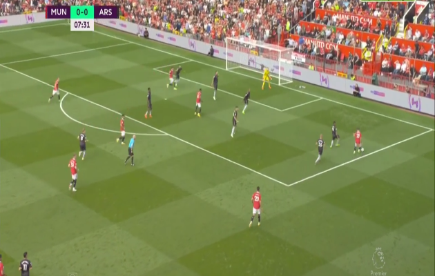 Antony xử lý gây choáng; McTominay 'đấu vật' với Gabriel Jesus