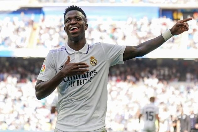 Real chiếm ngôi đầu của Barca sau trận thắng 4-1