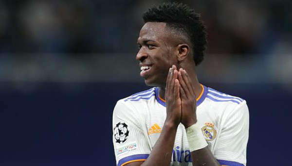 Rõ lý do Vinicius làm loạn ngay trước mặt Ancelotti