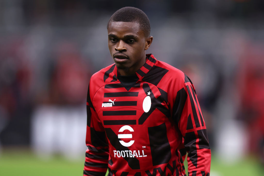 Trụ cột AC Milan lên tiếng về tương lai