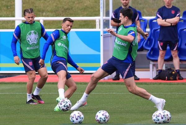 Hắt hủi sao Arsenal, Southgate bị chỉ trích