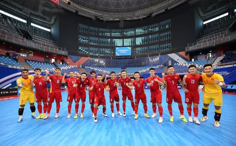 Futsal Việt Nam vào tứ kết châu Á; Thầy Park đàm phán hợp đồng mới