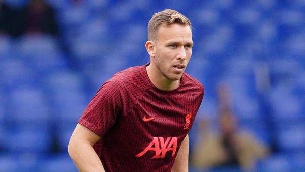Arthur Melo lên bàn mổ, nghỉ hết năm