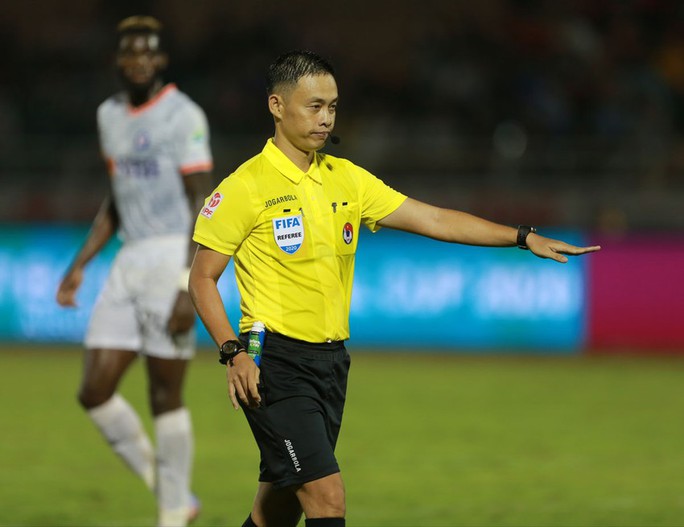 Trọng tài FIFA Ngô Duy Lân lại bị "treo còi"