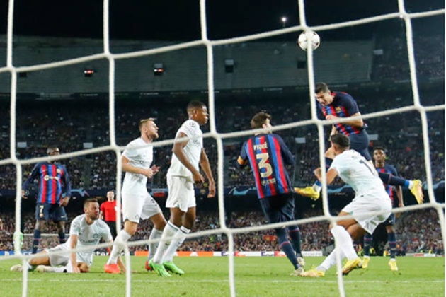 Ảnh bài viết Lewandowski lập cú đúp, Barca hút chết trước Inter