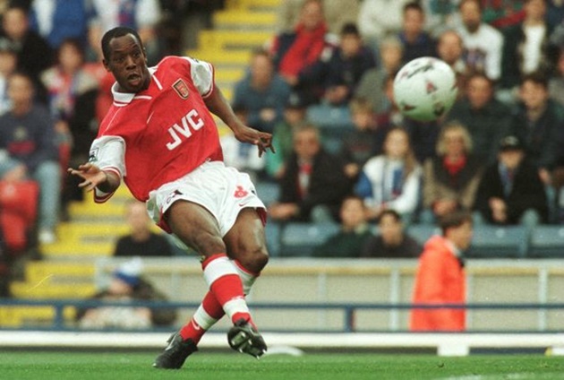 Đội hình đầu tiên của Wenger tại Arsenal: Huyền thoại 128 bàn