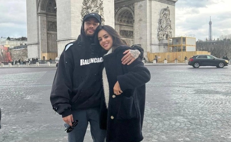 Neymar tái hợp bạn gái siêu mẫu