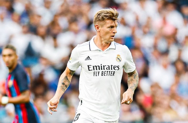 Ảnh bài viết 'Đùa giỡn' với Busquets, Kroos biến từ không thành có cho Real