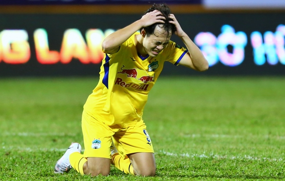 HAGL sắp bị kéo vào nhóm trụ hạng V-League