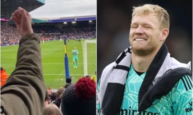 Ramsdale nhận 'ngón tay thối' từ CĐV Leeds