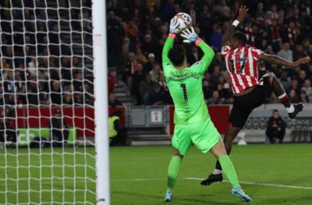 Ảnh bài viết Thoát thua Brentford, Chelsea bị Quỷ đỏ 'phả hơi nóng'