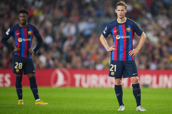 Chỉ Super League cứu được Barca