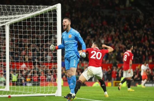 "De Gea thật đáng bực bội. Martinez là một tảng đá"