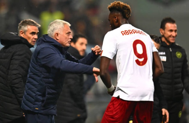 Inter Milan "đánh tennis", Mourinho bất lực với Roma