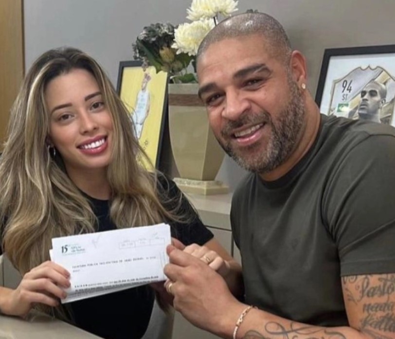 Adriano lấy vợ kém 15 tuổi