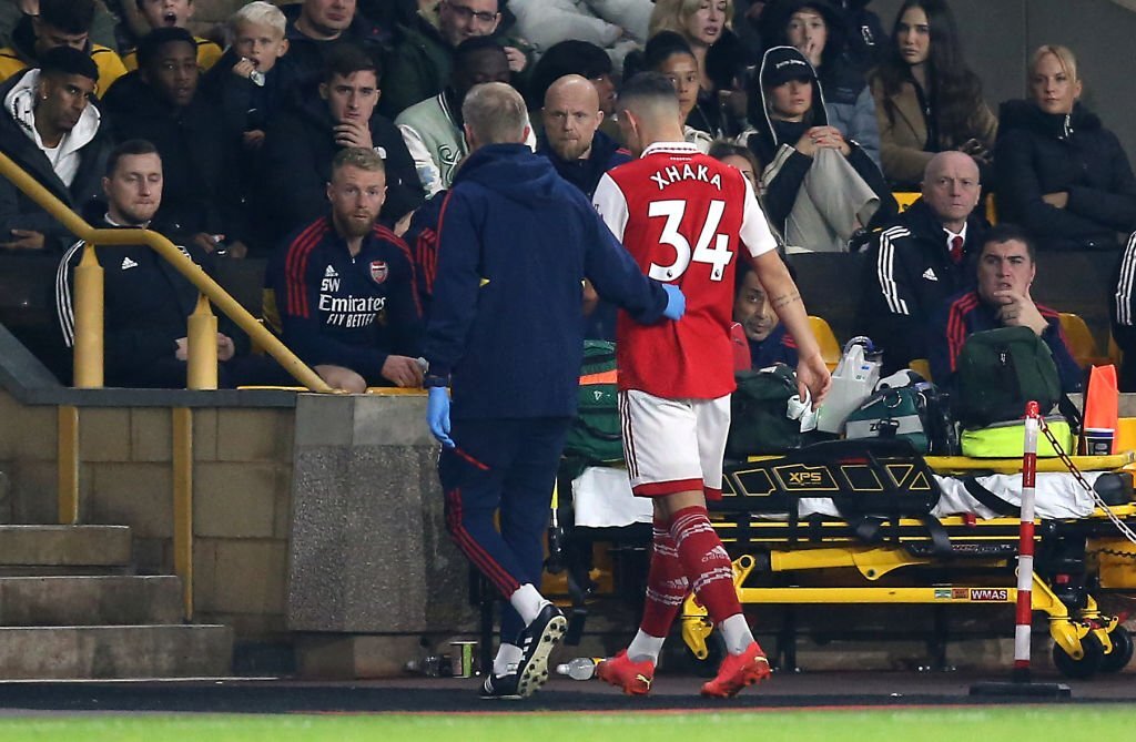 Xhaka rời sân sau 16 phút