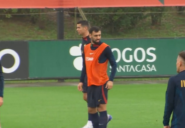 Ảnh bài viết Thái độ giữa Ronaldo và Bruno lại khiến dư luận dậy sóng