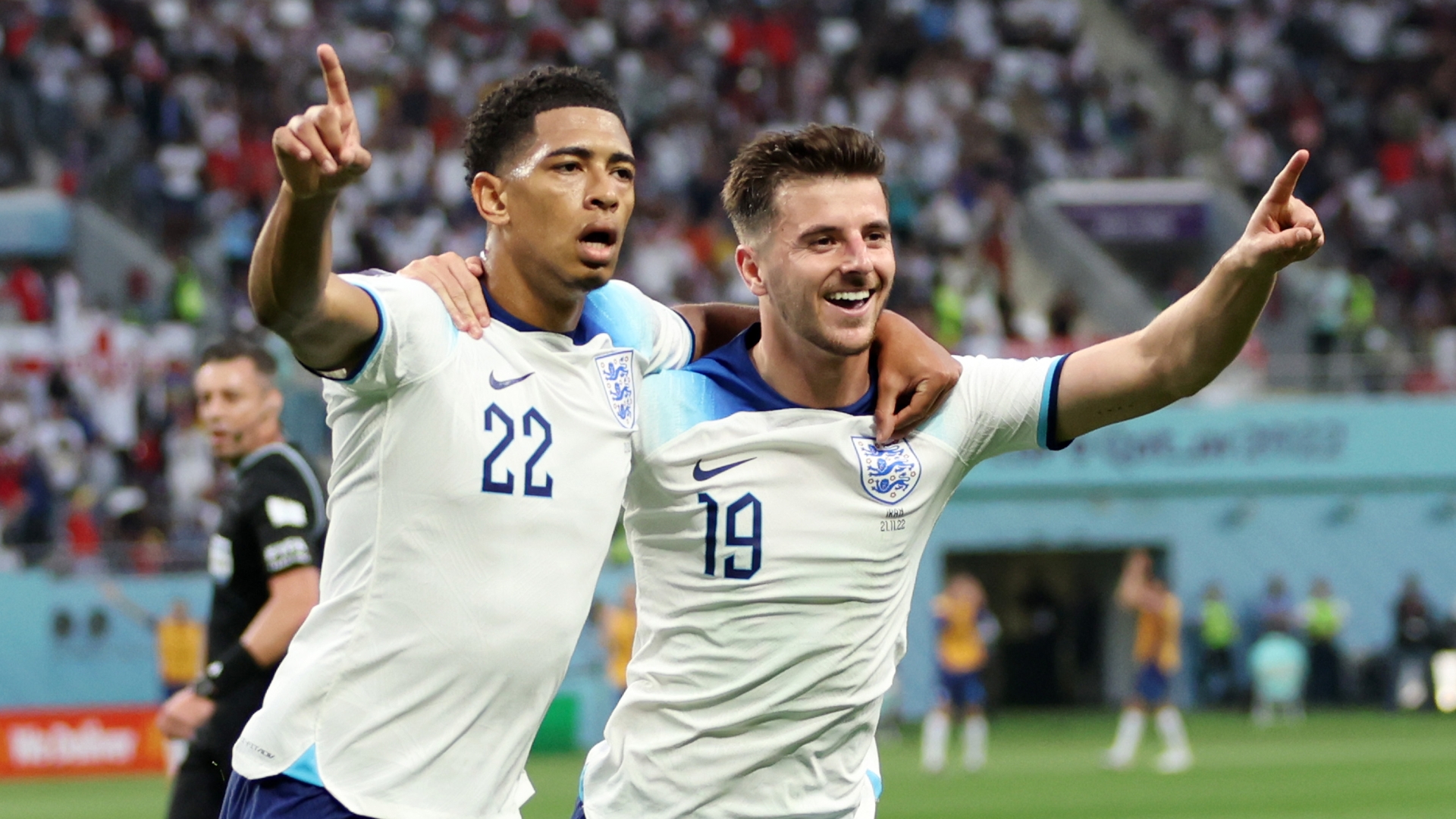 Ảnh bài viết Chuyền 95%, tắc bóng 100% & 9 lần thu hồi: Quái vật càng xa tầm với MU