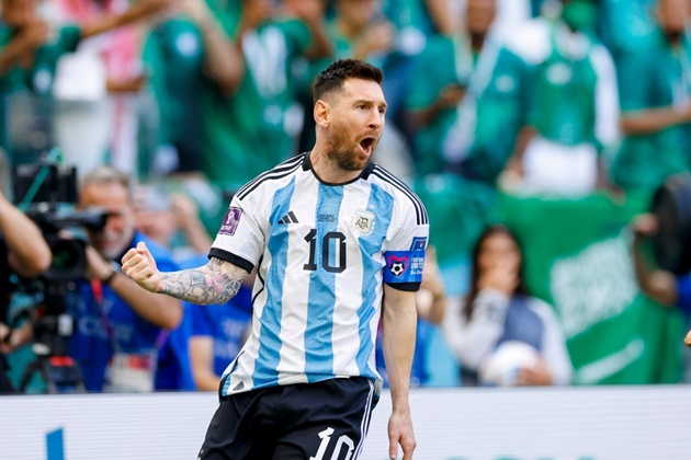 Messi vượt mặt Maradona, sánh ngang Ronaldo và Pele