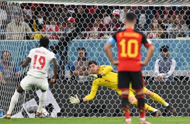 Courtois hóa người hùng, Bỉ thắng toát mồ hôi trước Canada