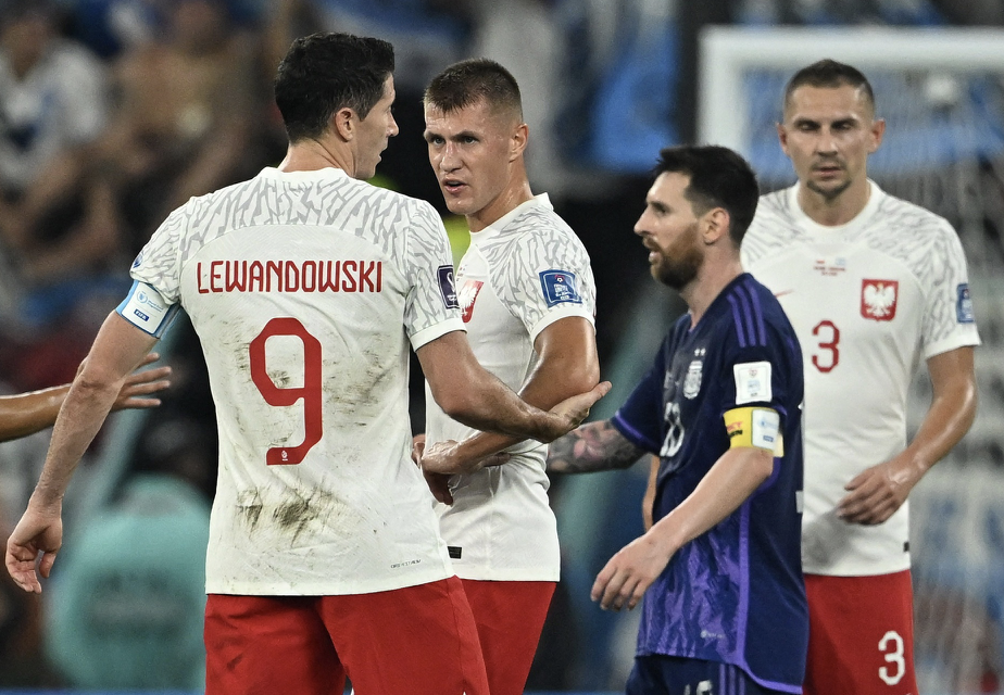Messi thân thiết với Lewandowski