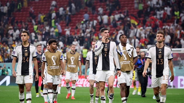 Gary Neville: "Thật không thể tin được"
