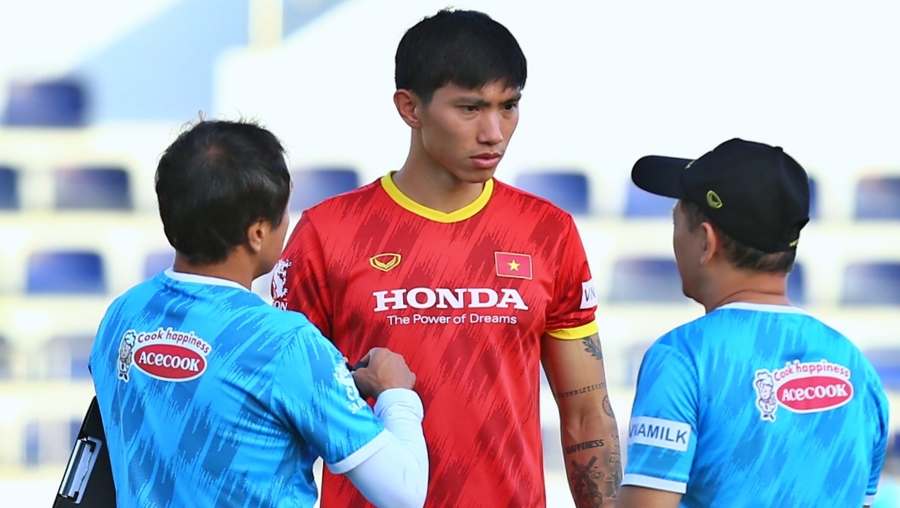 Văn Hậu đăm chiêu nghe giảng gần 5 phút