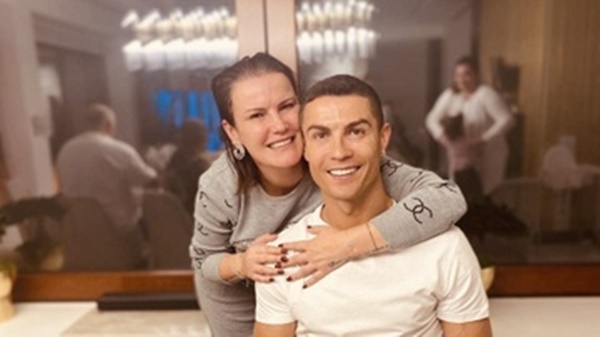 Chị gái Ronaldo: Tiếc là em già rồi nên Bồ Đào Nha không cần nữa