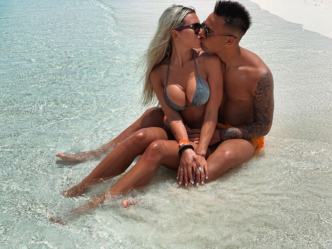 Cô bạn gái bốc lửa của tiền đạo Lautaro Martinez