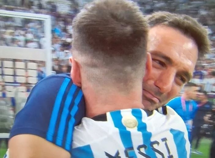 HLV Argentina bật khóc khi vào chung kết World Cup 2022