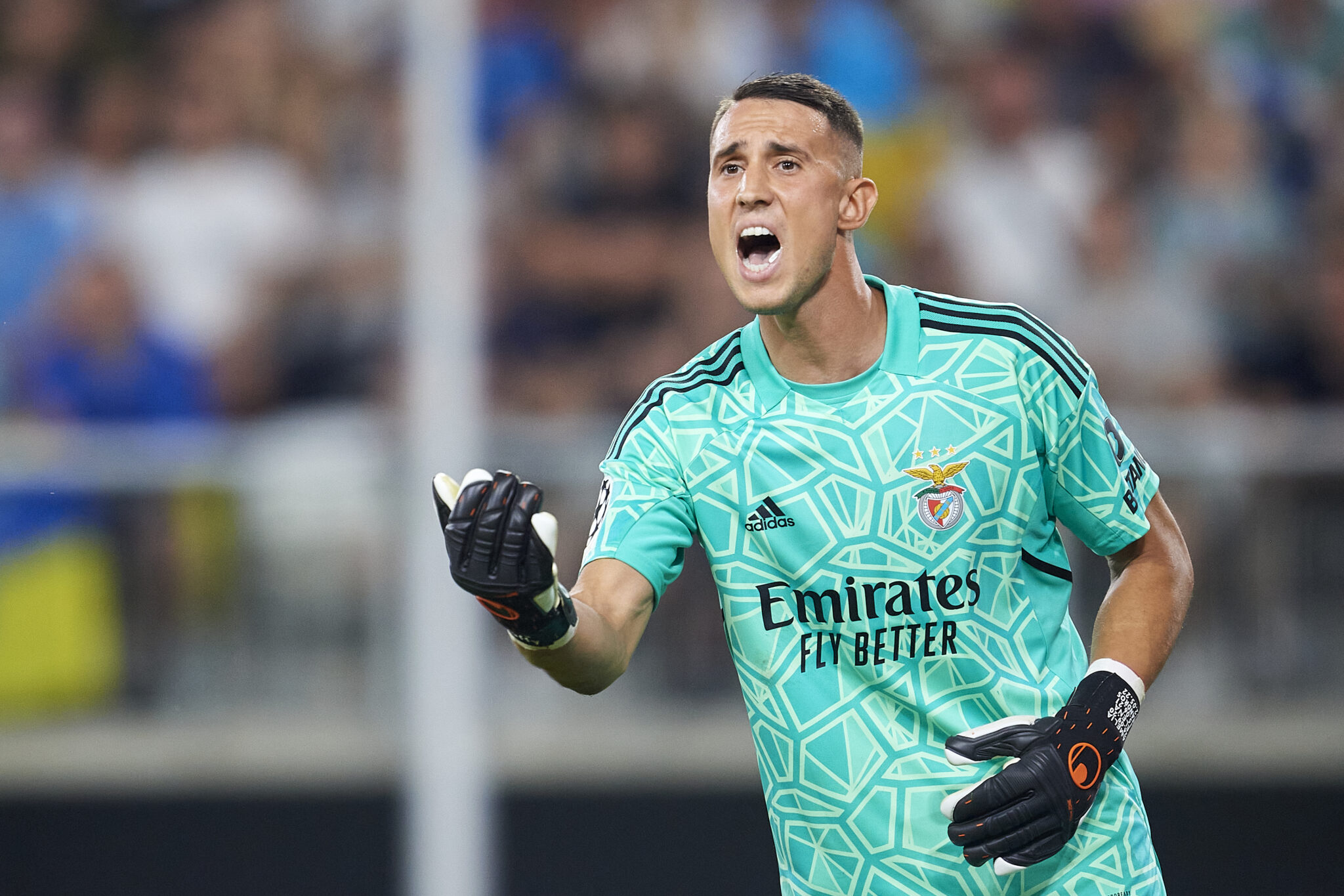 Mục tiêu của M.U ký điều khoản mua đứt giá 60 triệu euro với Benfica