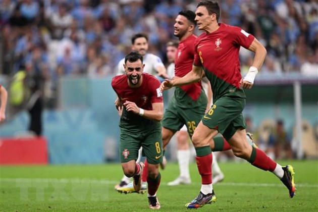 Bruno Fernandes lên tiếng khi Fernando Santos bị sa thải