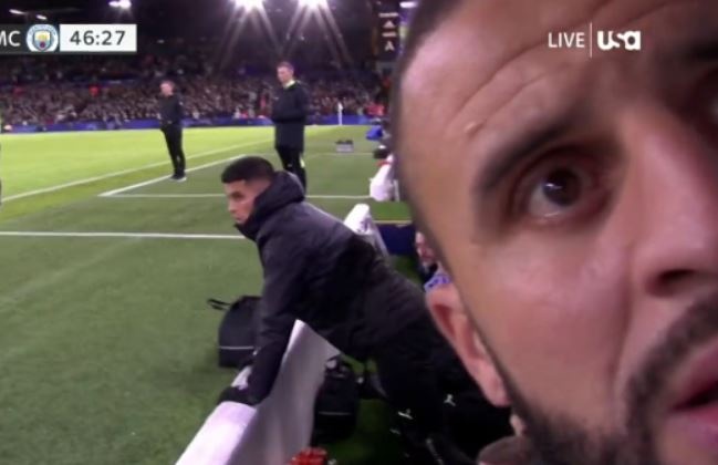 Kyle Walker bẻ camera tại sân Elland Road