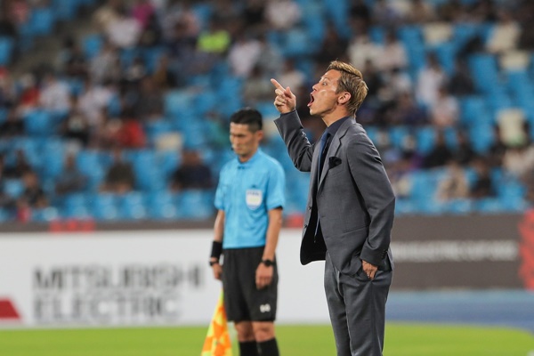 Bước tiến lịch sử của bóng đá Campuchia với Keisuke Honda