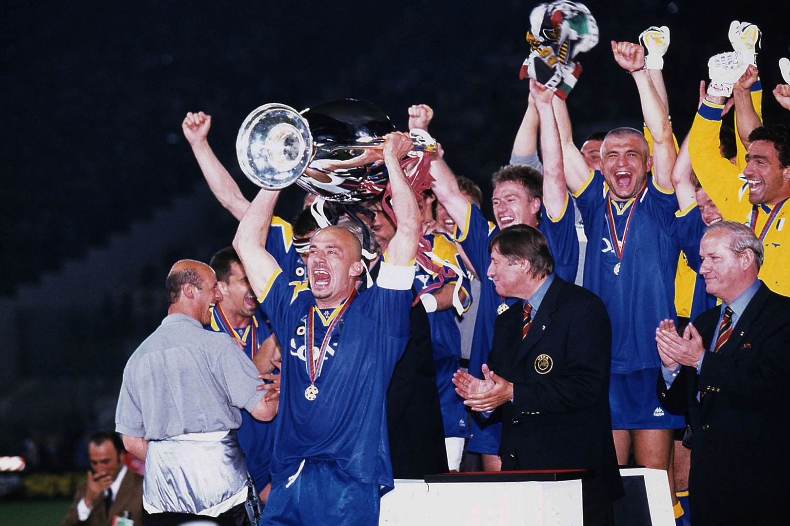Gianluca Vialli: Vẻ đẹp bóng đá và tấm gương cuộc sống