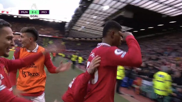 Không thể khác, Rashford là nhân vật tâm điểm ở derby Manchester