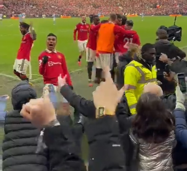 Ảnh bài viết Casemiro điên loạn, ghi điểm tuyệt đối với CĐV Man Utd