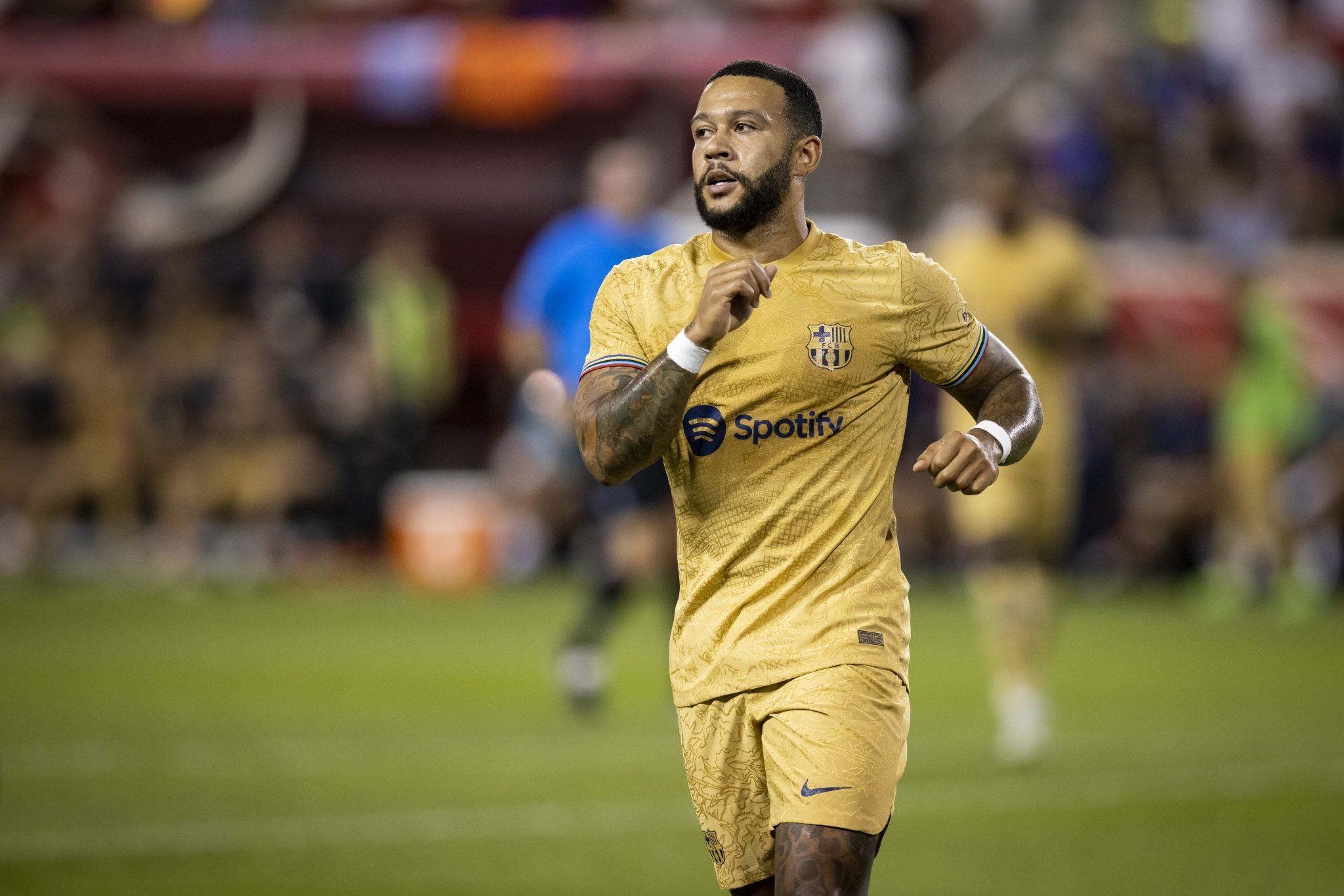 CHÍNH THỨC: Depay rời Barcelona