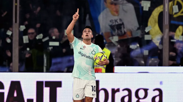 Cú đúp của Martinez đưa Inter lên ngôi nhì bảng