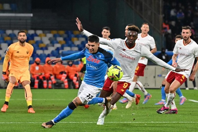 Mourinho dùng Abraham 'đá đểu' Zaniolo