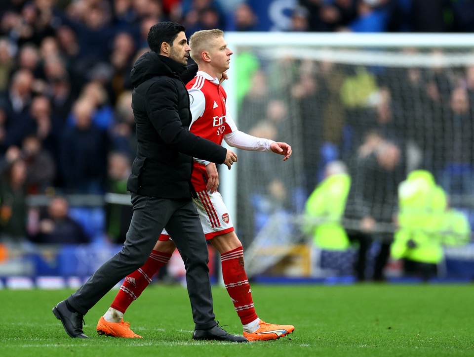 Arteta vào can Zinchenko gây gổ với cầu thủ Everton