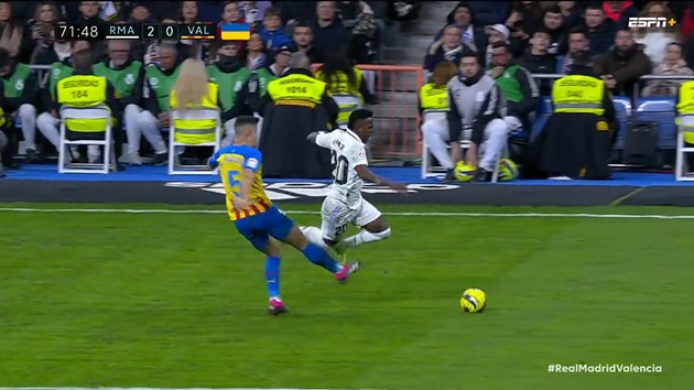 Gabriel Paulista gửi lời nhắn đến Vinicius Junior