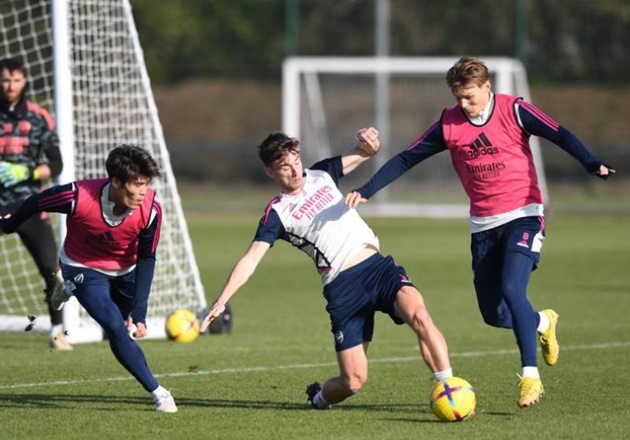 Ảnh bài viết Arsenal quyết liệt trên sân tập; Thái độ của Jorginho và Trossard
