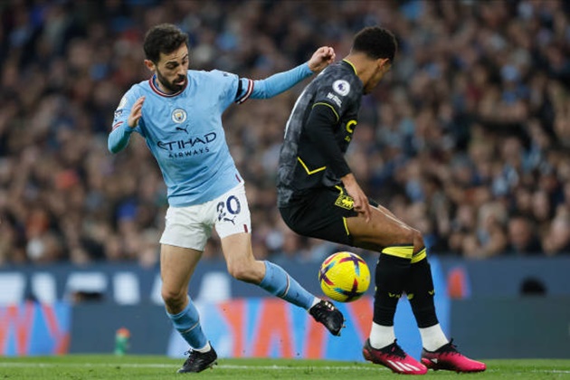 Điên rồ Pep Guardiola! Nghĩ ra siêu phát kiến cho 'người không phổi'