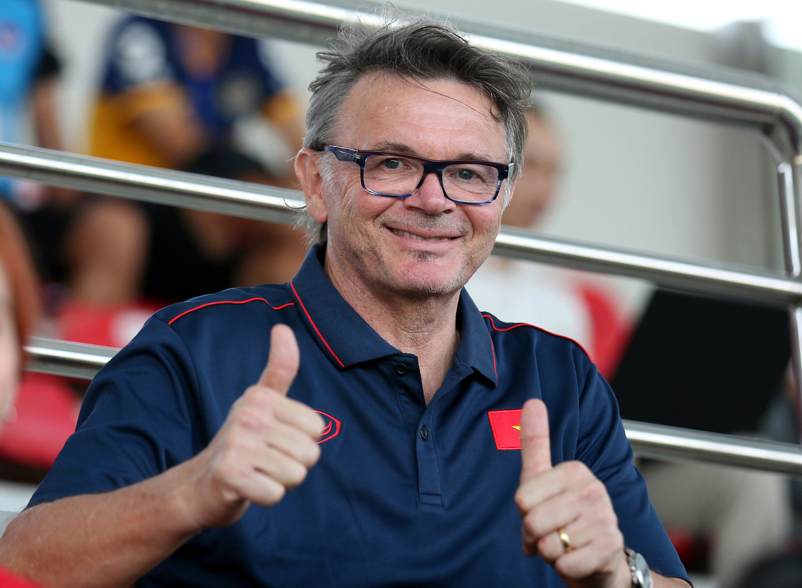 Dàn trợ lý 'khủng' người Việt của HLV Philippe Troussier
