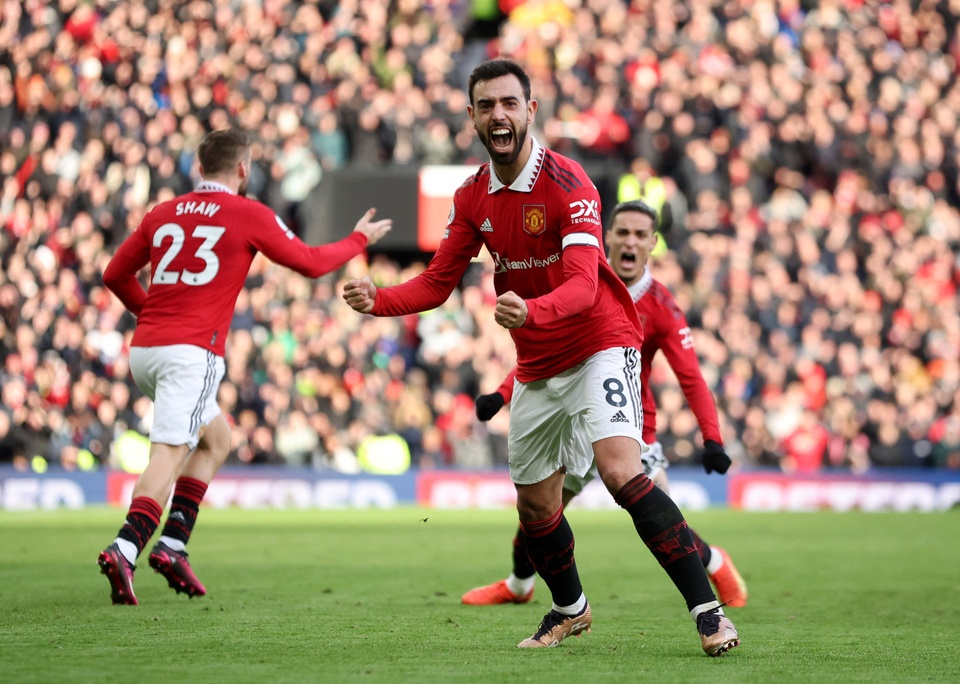 Cách MU xé toạc hàng thủ Barca