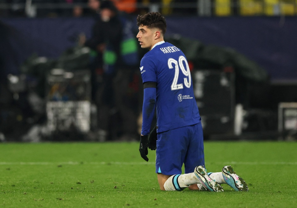 Chelsea khủng hoảng hàng công