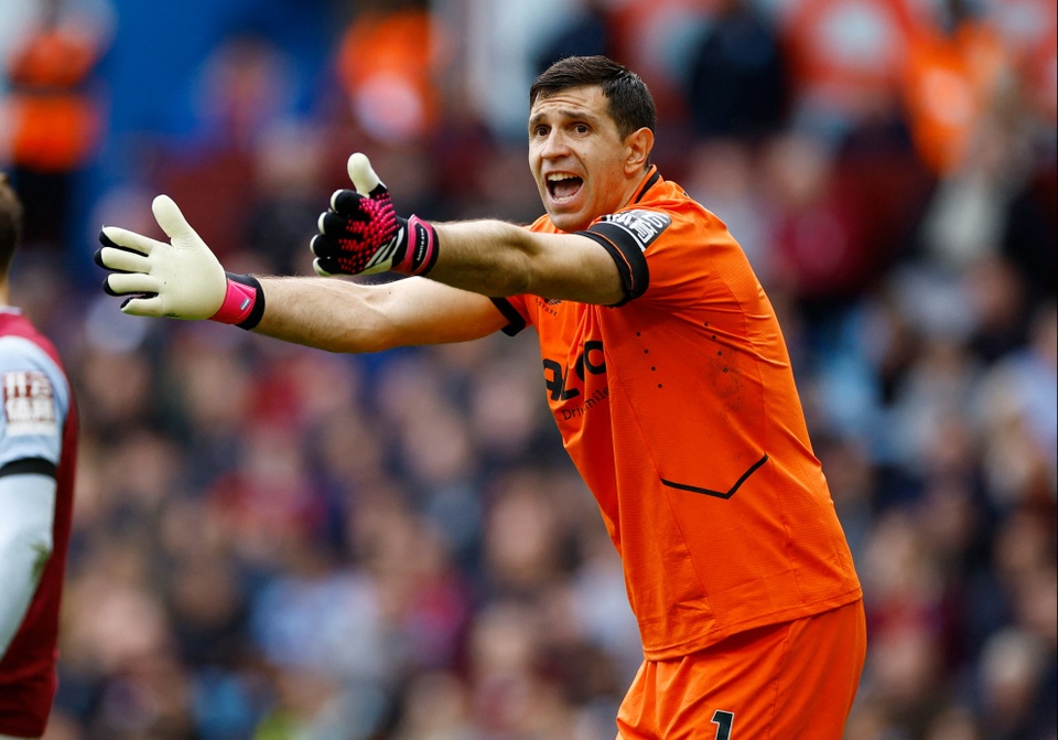 Emiliano Martinez đang trả giá